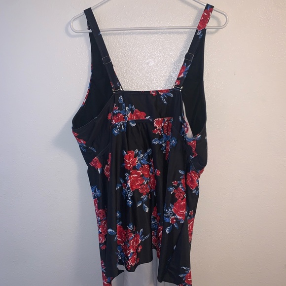 Yonique Swim Top Black Floral Print Size 24W NWT - Picture 2 of 6